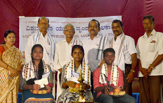 Vishwa Brahamana Yuvaka Vrinda Distributes Free Books